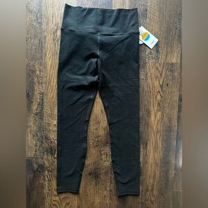 NWT - Vuori - Clean Elevation Leggings - Medium - black Heather